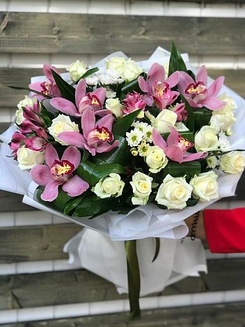 Букет цветов из: Розы и Хризантемы в Нижнем Дженгутайе