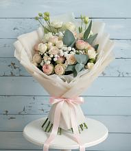 Букет цветов из:  Розы и Лизиантусы в Нижнем Дженгутайе
