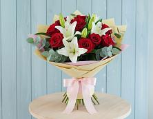 Букет цветов из:  Лилии и Розы в Нижнем Дженгутайе
