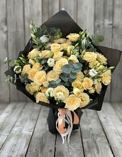 Букет цветов из:  Розы и Лизиантусы в Нижнем Дженгутайе