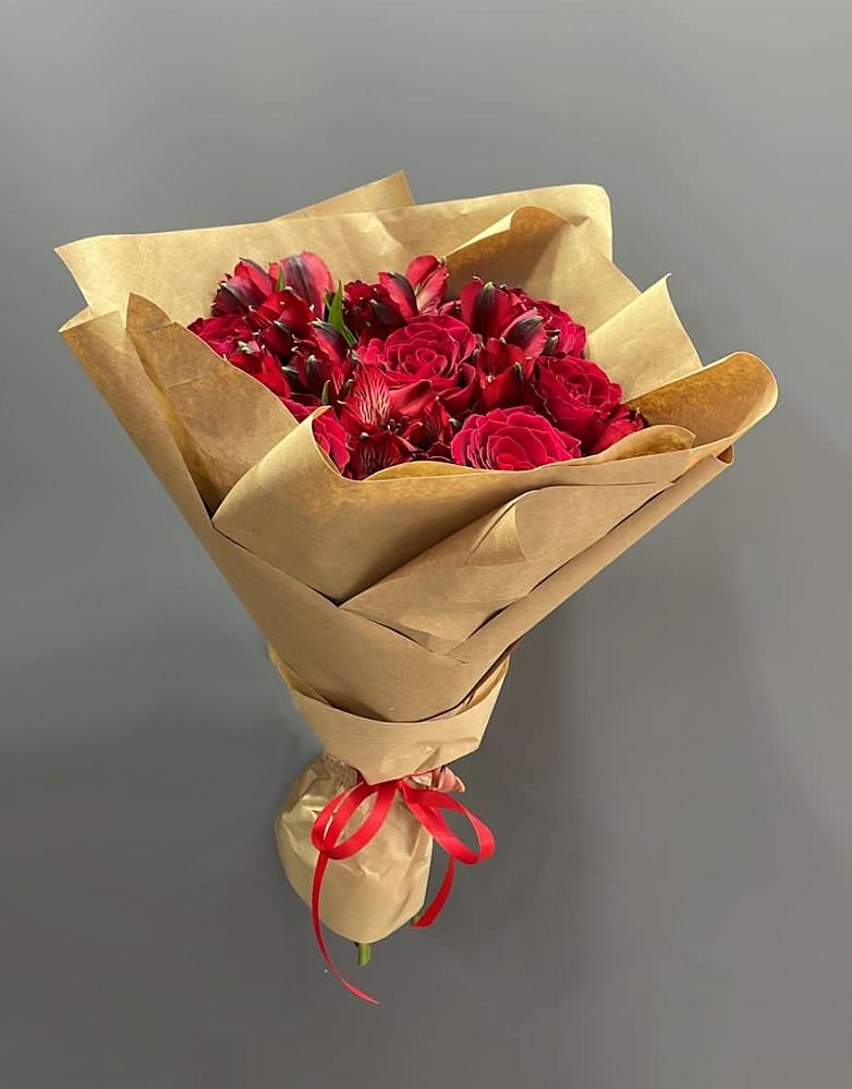 Букет цветов из: Альстромерии и Розы в Нижнем Дженгутайе