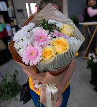 Букет цветов из:  Герберы, Розы и Хризантемы в Нижнем Дженгутайе