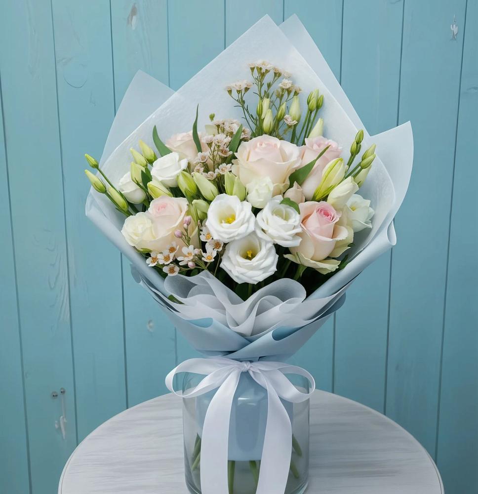 Букет цветов из: Розы и Лизиантусы в Нижнем Дженгутайе