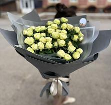 Букет Белые кустовые розы Солинеро в Нижнем Дженгутайе