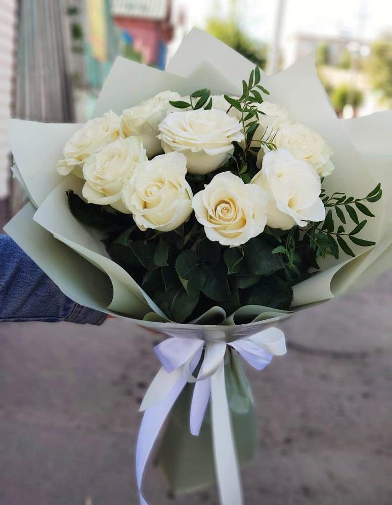 Букет Белые розы Проуд в Нижнем Дженгутайе