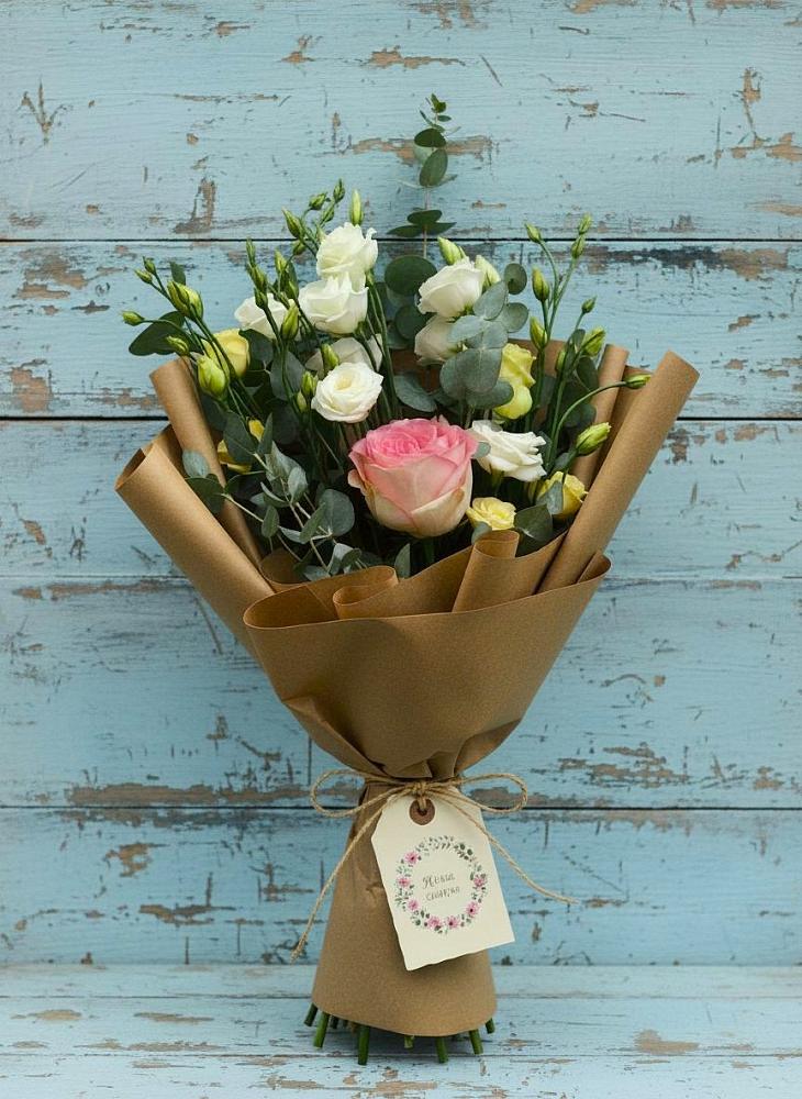 Букет цветов из: Розы и Лизиантусы в Нижнем Дженгутайе