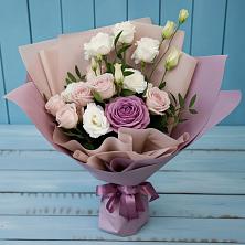 Букет цветов из:  Розы и Лизиантусы в Нижнем Дженгутайе