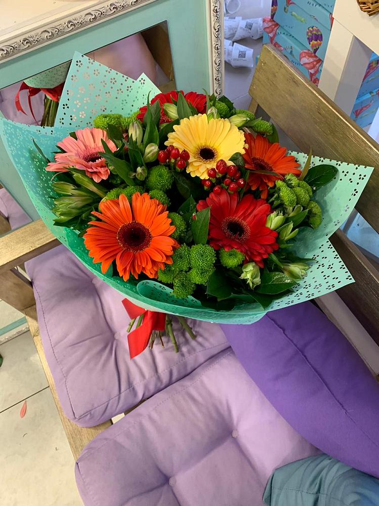 Букет цветов из: Герберы, Хризантемы и Альстромерии в Нижнем Дженгутайе