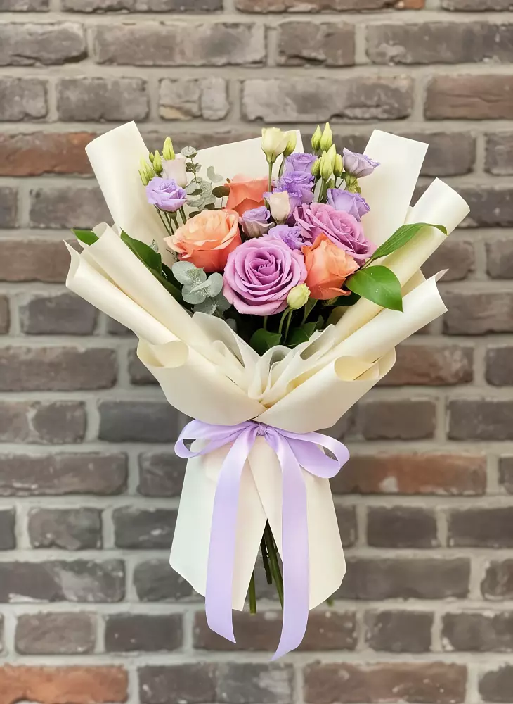 Букет цветов из: Лизиантусы и Розы в Нижнем Дженгутайе