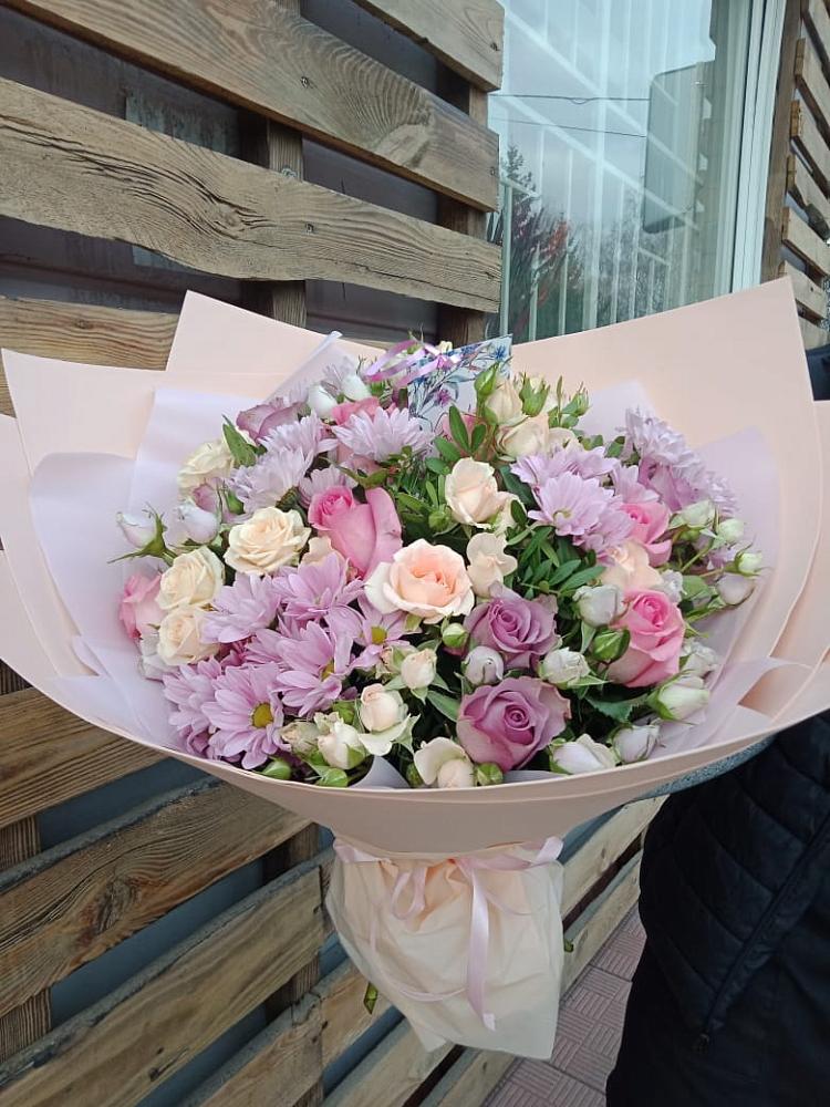 Букет цветов из: Розы и Хризантемы в Нижнем Дженгутайе