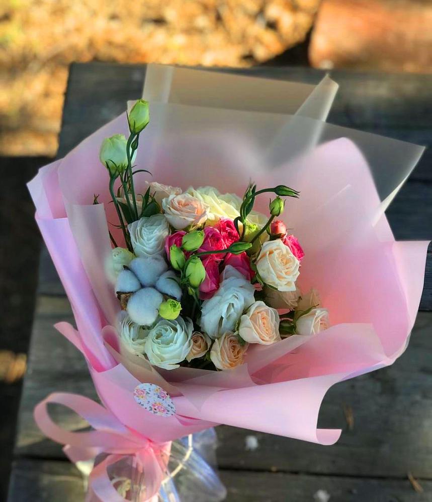 Букет цветов из: Розы и Лизиантусы в Нижнем Дженгутайе