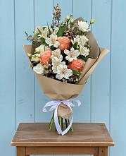 Букет цветов из:  Альстромерии, Лизиантусы, Розы и Хризантемы #REPLACE_PRED# Нижнем Дженгутайе