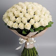 Букет 101 беля роза Белоснежка в Нижнем Дженгутайе