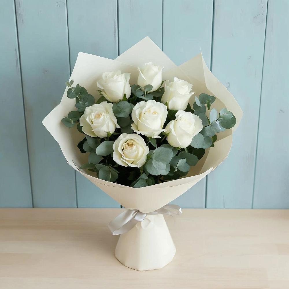 Букет Белые розы в Эвкалипте в Нижнем Дженгутайе