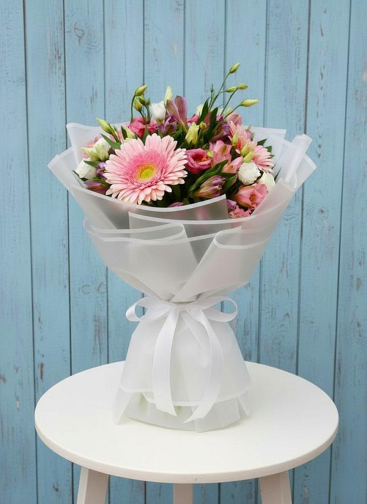 Букет цветов из: Герберы, Альстромерии и Лизиантусы в Нижнем Дженгутайе