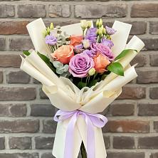 Букет цветов из:  Лизиантусы и Розы в Нижнем Дженгутайе