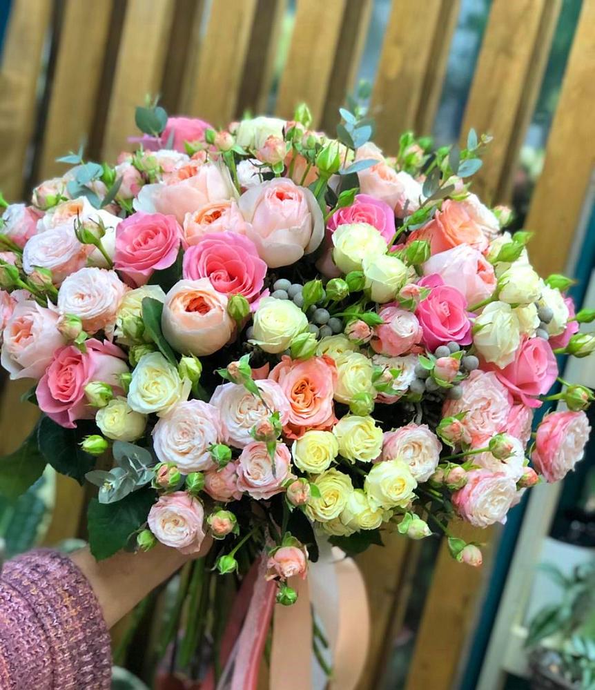 Букет цветов из: Розы в Нижнем Дженгутайе