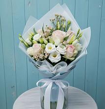 Букет цветов из:  Розы и Лизиантусы в Нижнем Дженгутайе