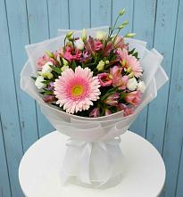 Букет цветов из:  Герберы, Альстромерии и Лизиантусы #REPLACE_PRED# Нижнем Дженгутайе