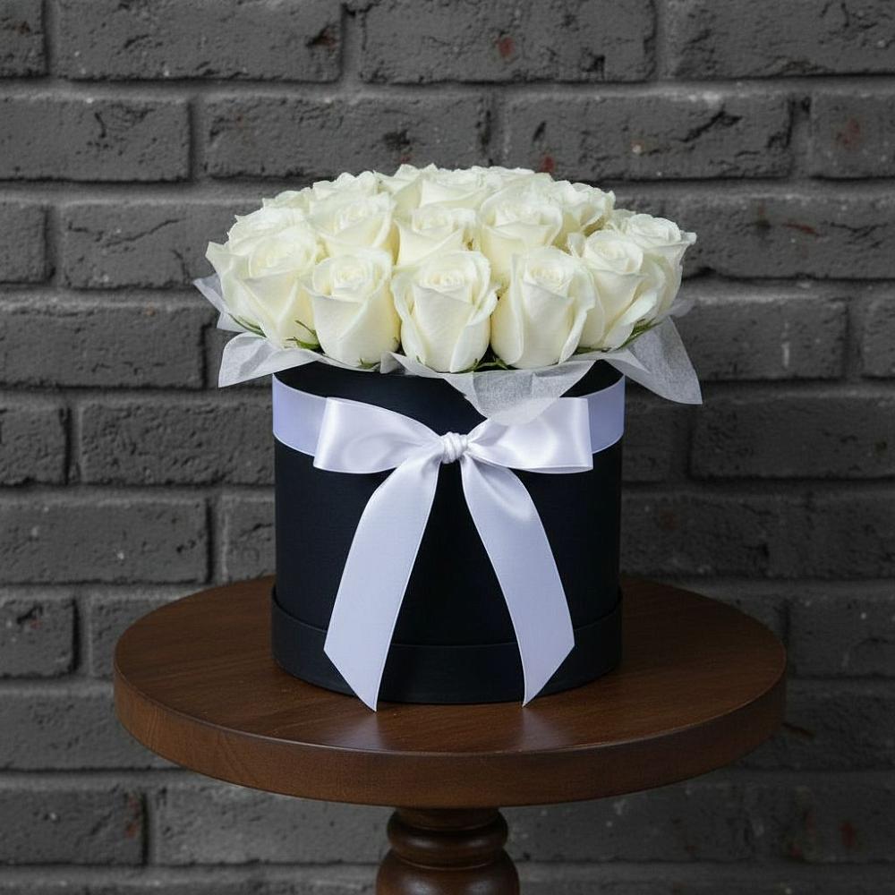 Цветочная композиция из Розы в шляпной коробке в Нижнем Дженгутайе