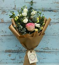 Букет цветов из:  Розы и Лизиантусы в Нижнем Дженгутайе