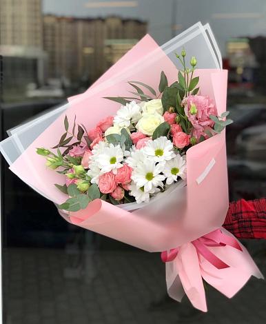 Букет цветов из: Розы, Лизиантусы и Хризантемы в Нижнем Дженгутайе