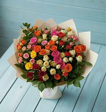 Букет Микс из разноцветных кустовых роз в Нижнем Дженгутайе
