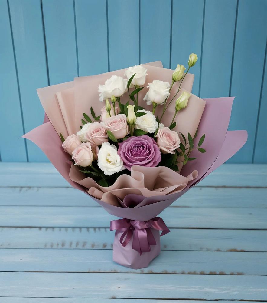 Букет цветов из: Розы и Лизиантусы в Нижнем Дженгутайе